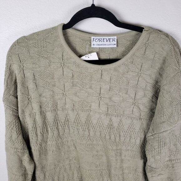Women's NWT Taupe Winter Snowflake Oversize d Pullover Sweater Size Medium - Picture 4 of 10